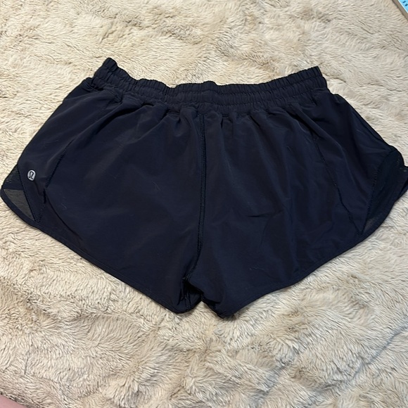 LULULEMON 2.5 in shorts! 🖤🖤 - Picture 2 of 4